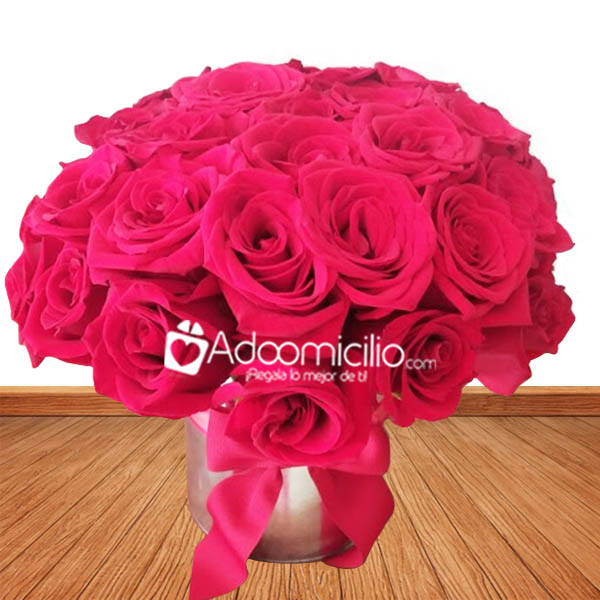 Arreglos florales a domicilio en Cali Base cilindrica con 40 rosas