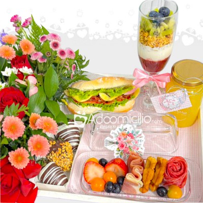 Desayuno Sorpresa Para El Día De La Mujer Con Flores A Domicilio En Medellín Pedido Con Un Día De Anticipación 