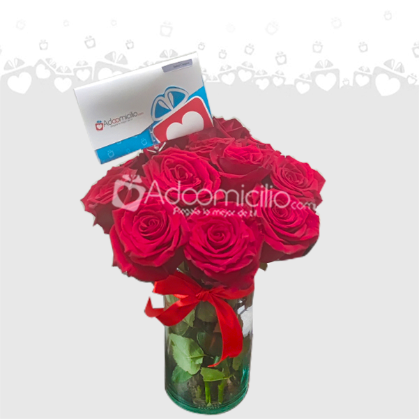 Arreglos florales amor y amistad a domicilio en Cali Base de vidrio con 13 rosas