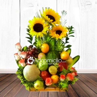 Arreglo floral con frutas